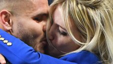 Секс по 12 пъти на ден: Палавият Икарди се мести в Рим