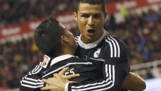 Реал страда, но пречупи Райо с 2:0