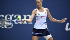 Голяма сензация на старта в Пекин, Плишкова отпадна още след първия си мач