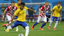 Скандална дузпа разплака Хърватия