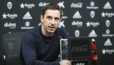 Гари Невил продължава да чака победа в Примера