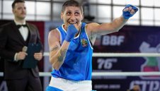 Севда Асенова отпадна от Световното по бокс