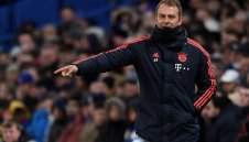 Намек от шефа: Флик ще води Байерн и през следващия сезон