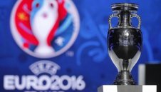 УЕФА няма да отменя Евро 2016
