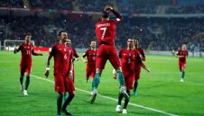 Кристиано на седмото небе заради първия покер