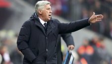 Анчелоти защити Нойер за загубените точки