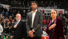 Тим Дънкан взе първа победа като главен треньор