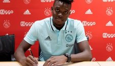 Челси праща нападател във Франция