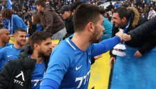 Етър души около Слави Костов