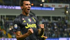 Вярното куче Манджукич остава при "старата госпожа"