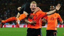 Робен и Снайдер простреляха Муха и класираха Холандия на 1/4-финал