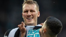 Нюкасъл е на само на победа от Топ 4 след разгром над Брайтън