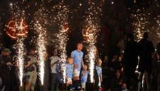 Емоционално! Със сълзи в очите Де Бройне се сбогува с феновете на Сити