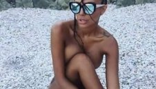 Николета лъсна чисто голичка + СНИМКИ (+18)