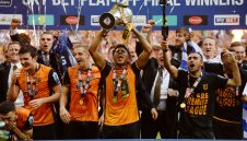 Хъл се върна във Висшата лига