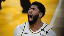 Веждата сериозно затъмни Слънцата