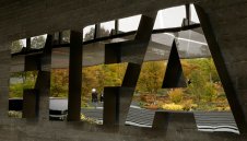 ФИФА глоби Испанската федерация заради Реал и Атлетико