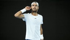 Чешка сензация и Хачанов в спор за титлата в Доха