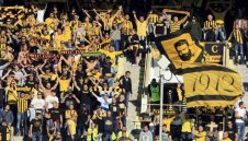 Фенове на Ботев (Пловдив) с протести пред гръцкото посолство