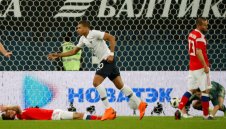 Нова загуба за Русия! Франция превзе Санкт Петербург + ВИДЕО