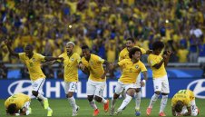 Бразилия мина през Ада, но се докопа до 1/4-финалите!