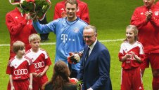 Румениге върти номера на Волфсбург