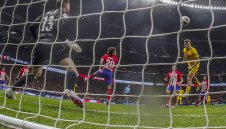 Атлетико има 50 дни, за да не падне в бездната