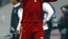 Режат коляното на Бадщубер за пети път