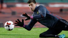 Куртоа отрече да има проблеми със зрението