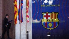 Умишлено или от глупост? Бартомеу "изгорил" милиони в Барса