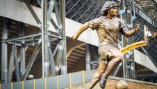 Скандал със статуята на Марадона