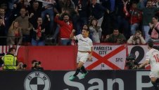 Севиля с трета поредна победа, догони Реал и Барса