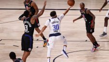 Далас изравни серията с Клипърс