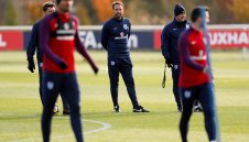 Месеци преди световното: Англия се страхува от ролетката на дузпите