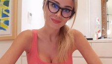 Най-сексапилната журналистка на сватба с новото си гадже + СНИМКИ