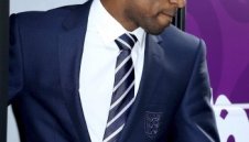 Дефоу се завърна в лагера на Англия