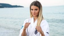 Тя е силна, тя е амбициозна, тя е Моника Стоянова - европейски шампион по карате киокушин