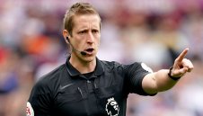 Смениха ВАР-съдията за двете дербита на Острова