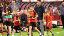 Азар e отказал шест оферти