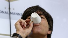 Йоги показа как се прави + ВИДЕО