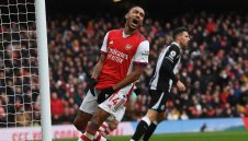 Нюкасъл разпитва за Обамеянг