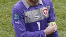 Петер Чех ще бъде на линия за съдбовния мач с Полша