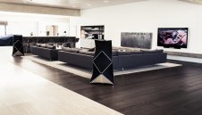 Bang&Olufsen превърна в луксозен дом шоурума на Aston Martin в Швейцария