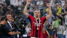 От обич! Ибра реже заплатата си, за да остане в Милан