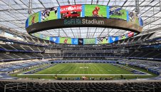 Златният Супербоул: Рекордни приходи и люлеещ се стадион + ВИДЕО и СНИМКИ