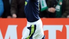 Луис Суарес чака обаждане от Барса