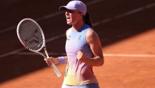 Швьонтек, Рибакина и Паолини бият на Ролан Гарос