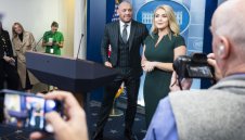 Ще ги бие в Белия дом: Конър потвърди новината!