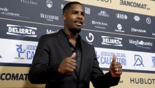 Менян аут още дълго