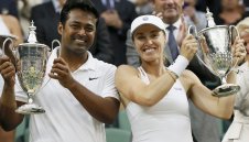 Хингис грабна още една титла на Уимбълдън